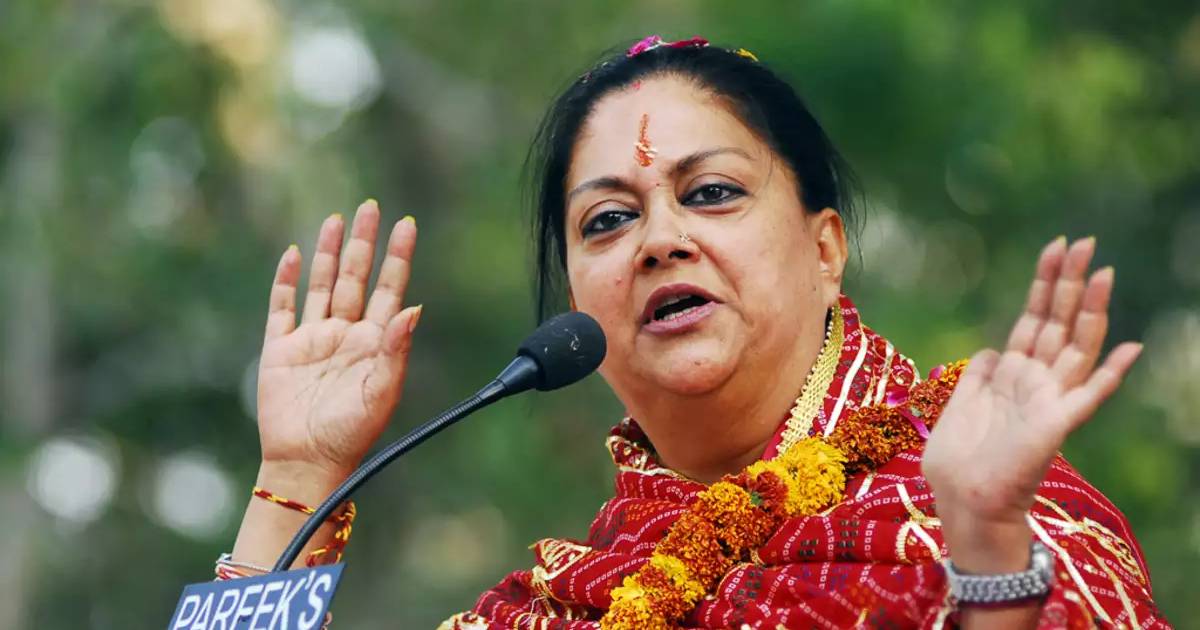 CONCERNED SUPPORTERS MEET RAJE AFTER ACCIDENT